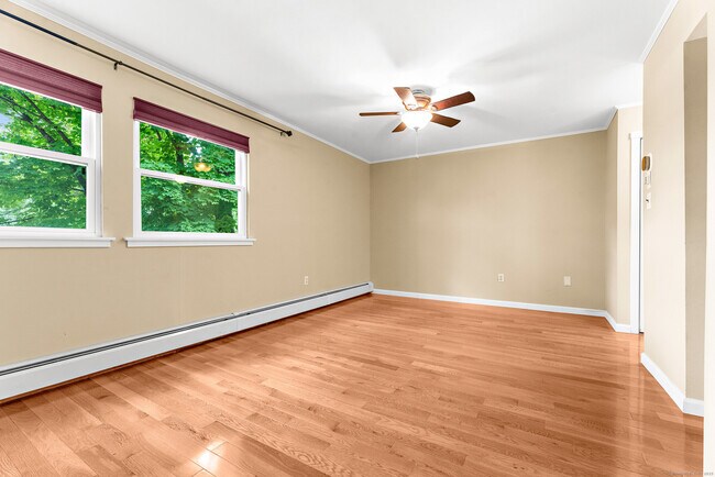 Building Photo - 31 Stevens Pl