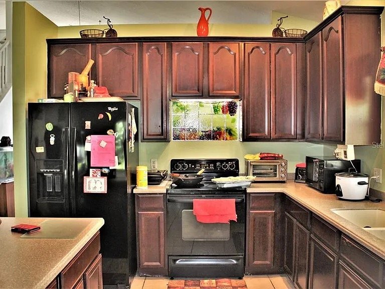 Building Photo - 1021 Hacienda Cir