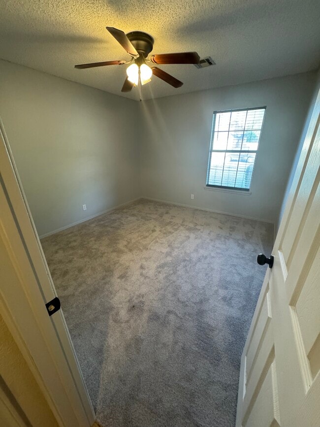 Building Photo - 3009 S Dogwood Pl