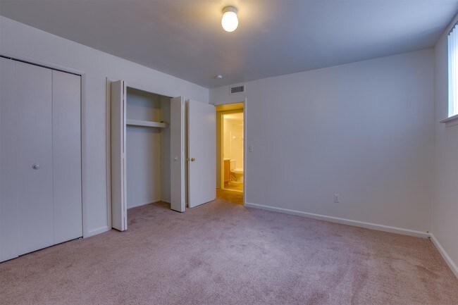 Building Photo - 409 Cherry Hill Trail
