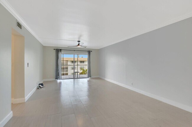 Building Photo - 200 W Camino Real