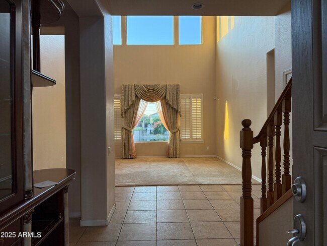 Building Photo - 642 E Torrey Pines Pl