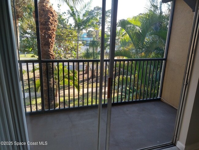 Building Photo - 1020 Pine Tree Dr