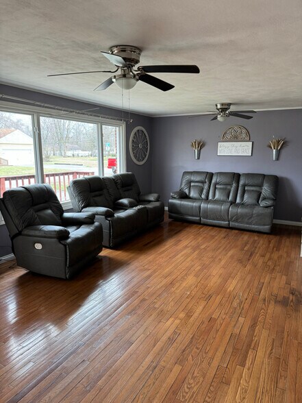 Building Photo - 637 2nd St