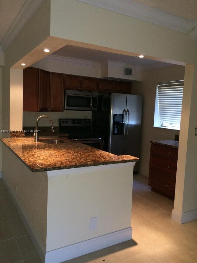 Building Photo - 407 Gardens Dr