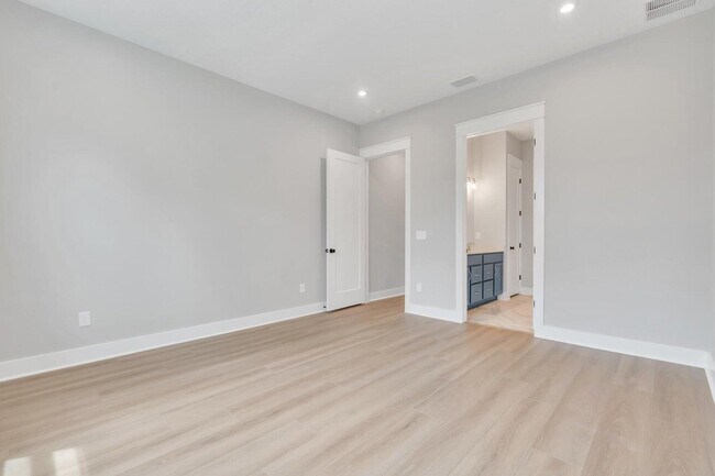 Building Photo - 299 Suwannee Dr