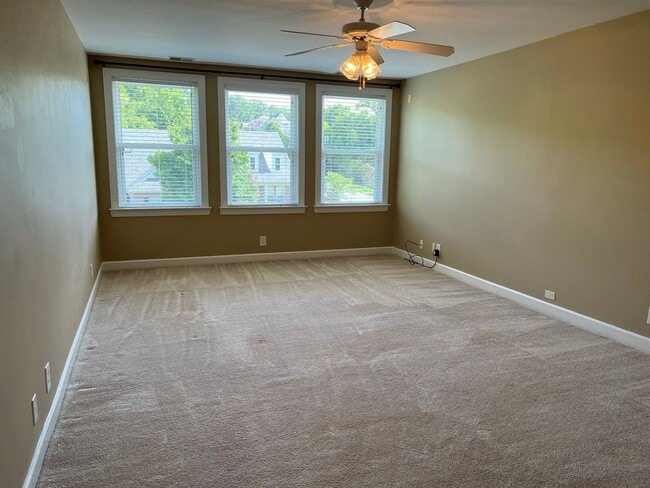 Building Photo - 4 Bed, 3.5 Bath Home w/  3 Car Garage in Williamson Co