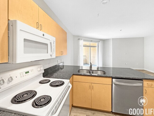 Building Photo - Stylish 1BD/1BA Condo in Cortez Hill with Balcony, In-Unit W/D & Pool Views