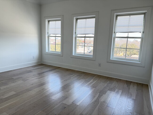 Building Photo - 14963 Magnolia St