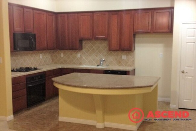 Building Photo - Beautiful 4-Bedroom Home in Northwest Bakersfield