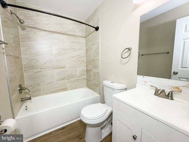 Building Photo - 13405 Shady Knoll Dr