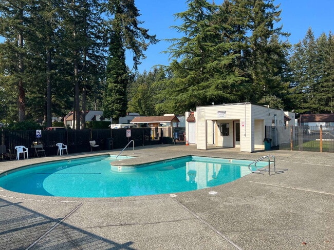 Building Photo - Fairwood Area Unit Available with Move-In Special!