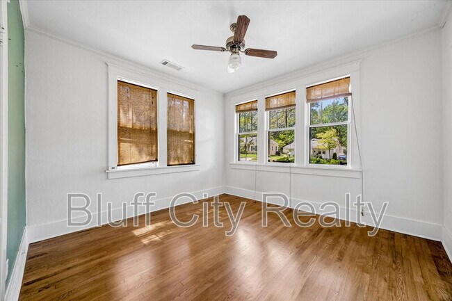 Building Photo - 394 S Prescott St