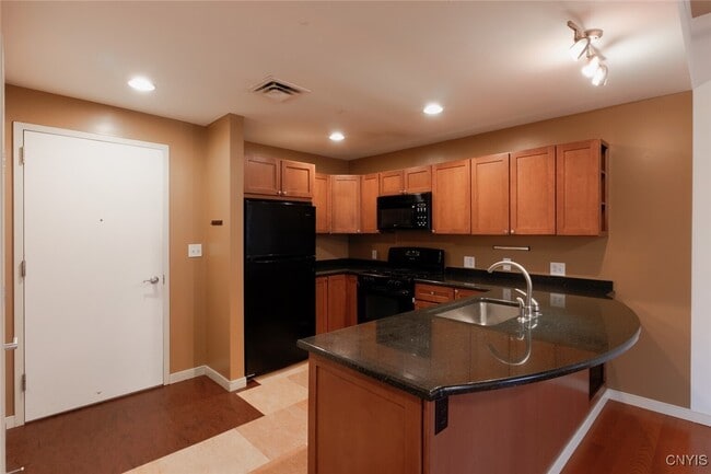 Building Photo - 208 W Water St