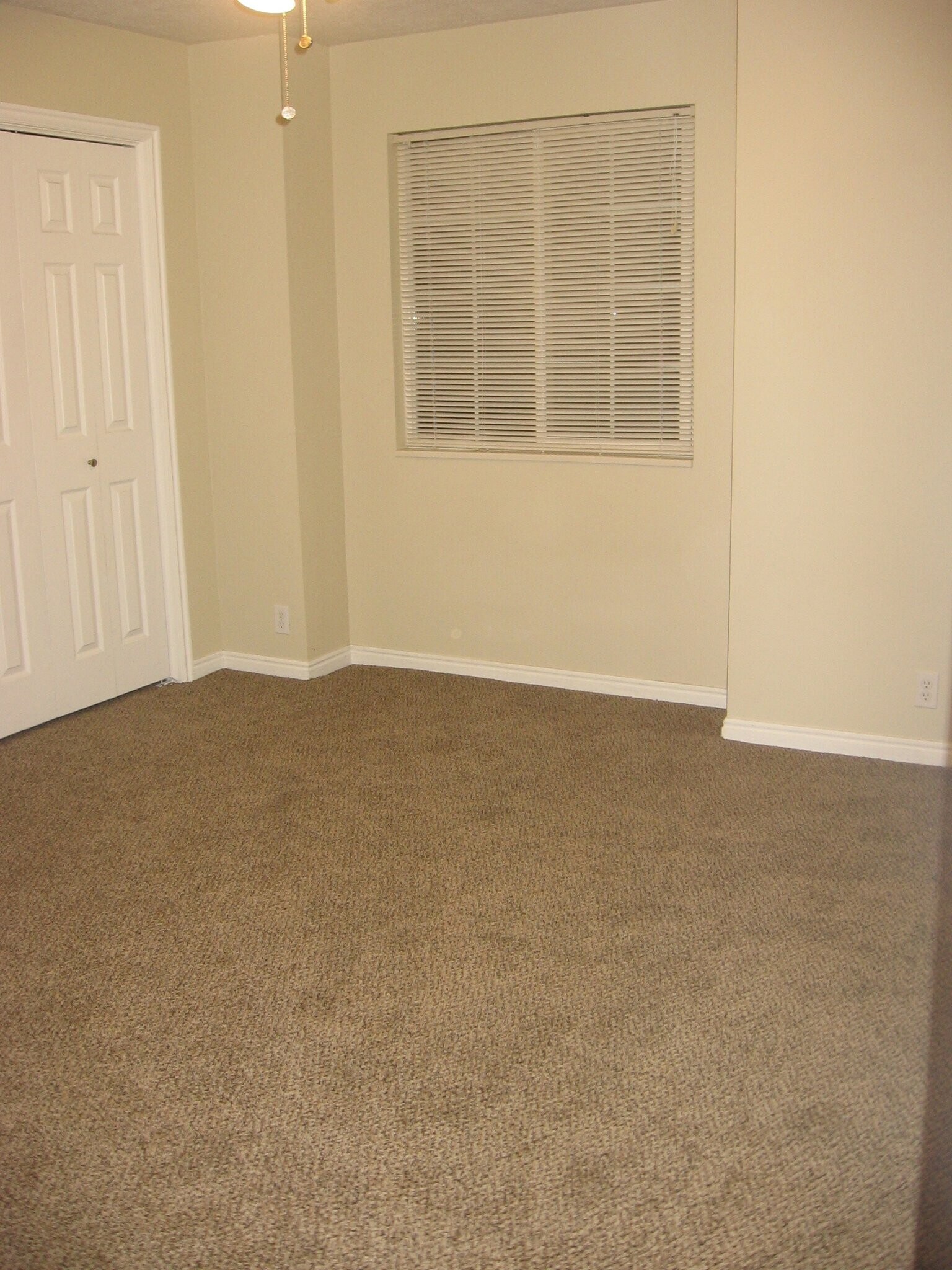 Building Photo - 248 400 N