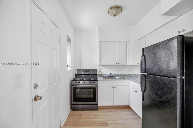 Building Photo - 350 75th St