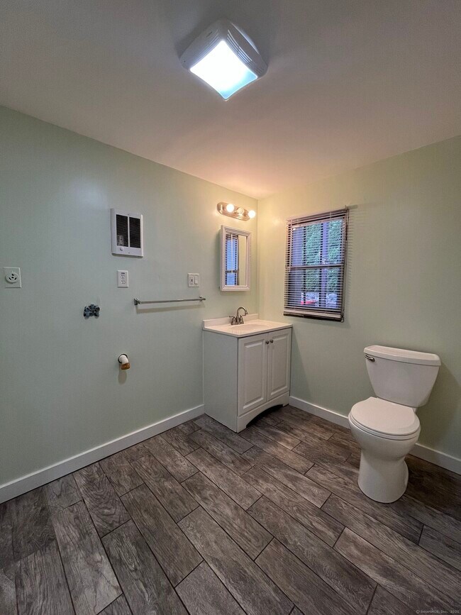 Building Photo - 19 Ferris Ave