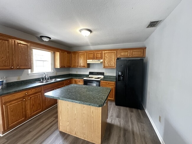 Building Photo - 75 Redwood Track Course