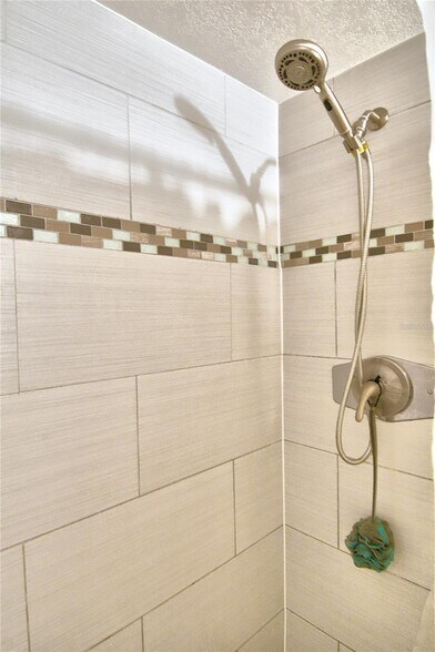 Building Photo - 4711 Capri Plz