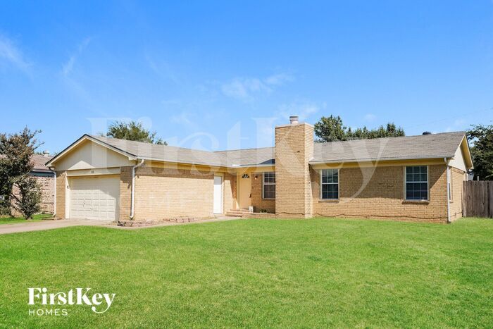 Building Photo - 505 S Waxahachie St
