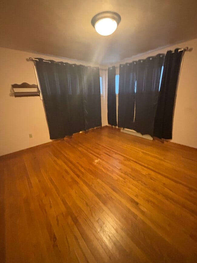 Building Photo - 1473 Linn St