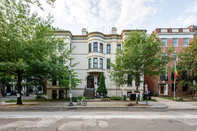 Building Photo - 2126 R St NW