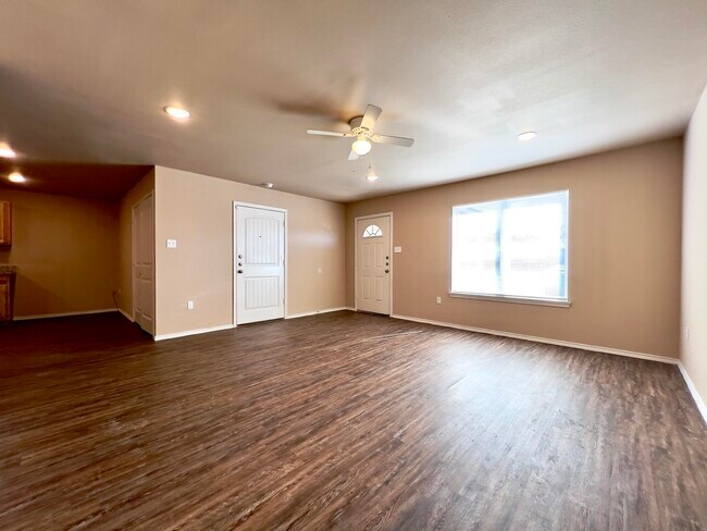 Building Photo - 2509 Ave