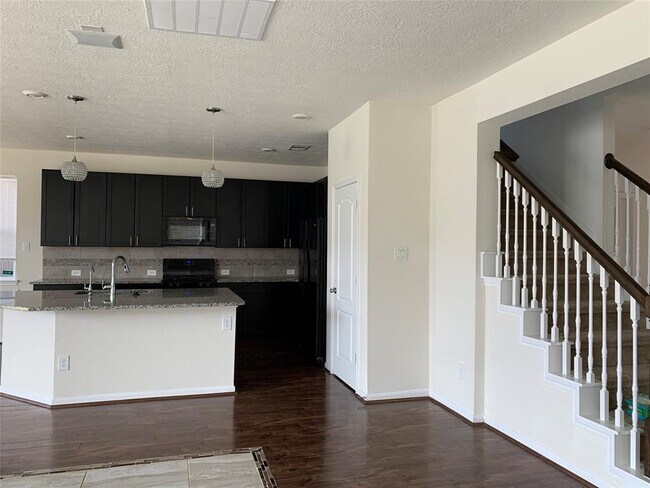 Building Photo - 15815 Copper Oak Ln