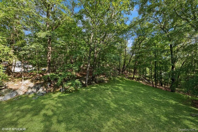 Building Photo - 4 Hemlock Hollow Rd