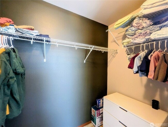 Building Photo - 4bd/2.5ba Lynnwood Home