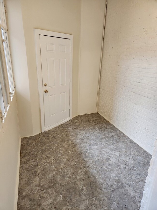 Building Photo - 5959 N Magnolia Ave