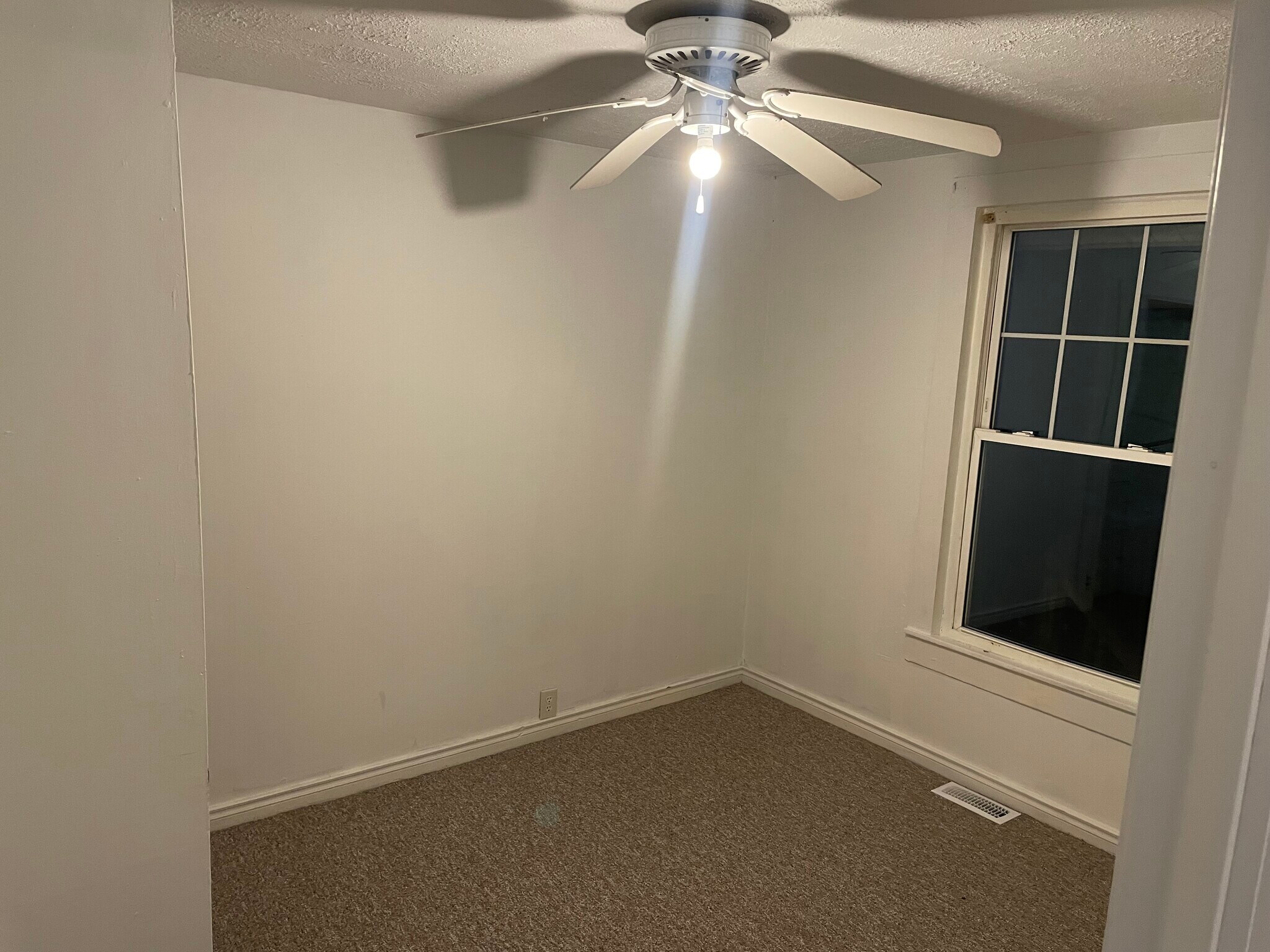 Building Photo - 74 Sunset Cir