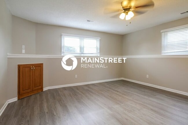 Building Photo - 3 Bedroom Pet-Friendly Home in Kearney, MO with Main Street Renewal