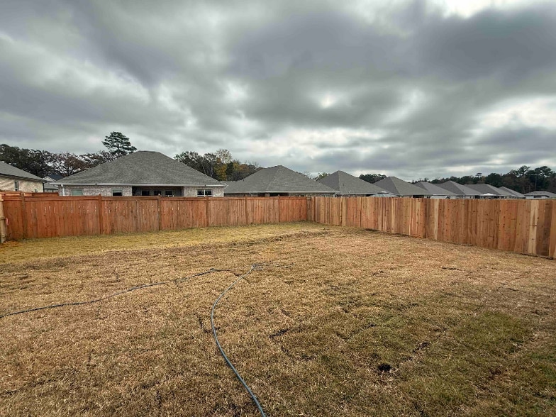 Building Photo - 521 Vista Pointe Dr