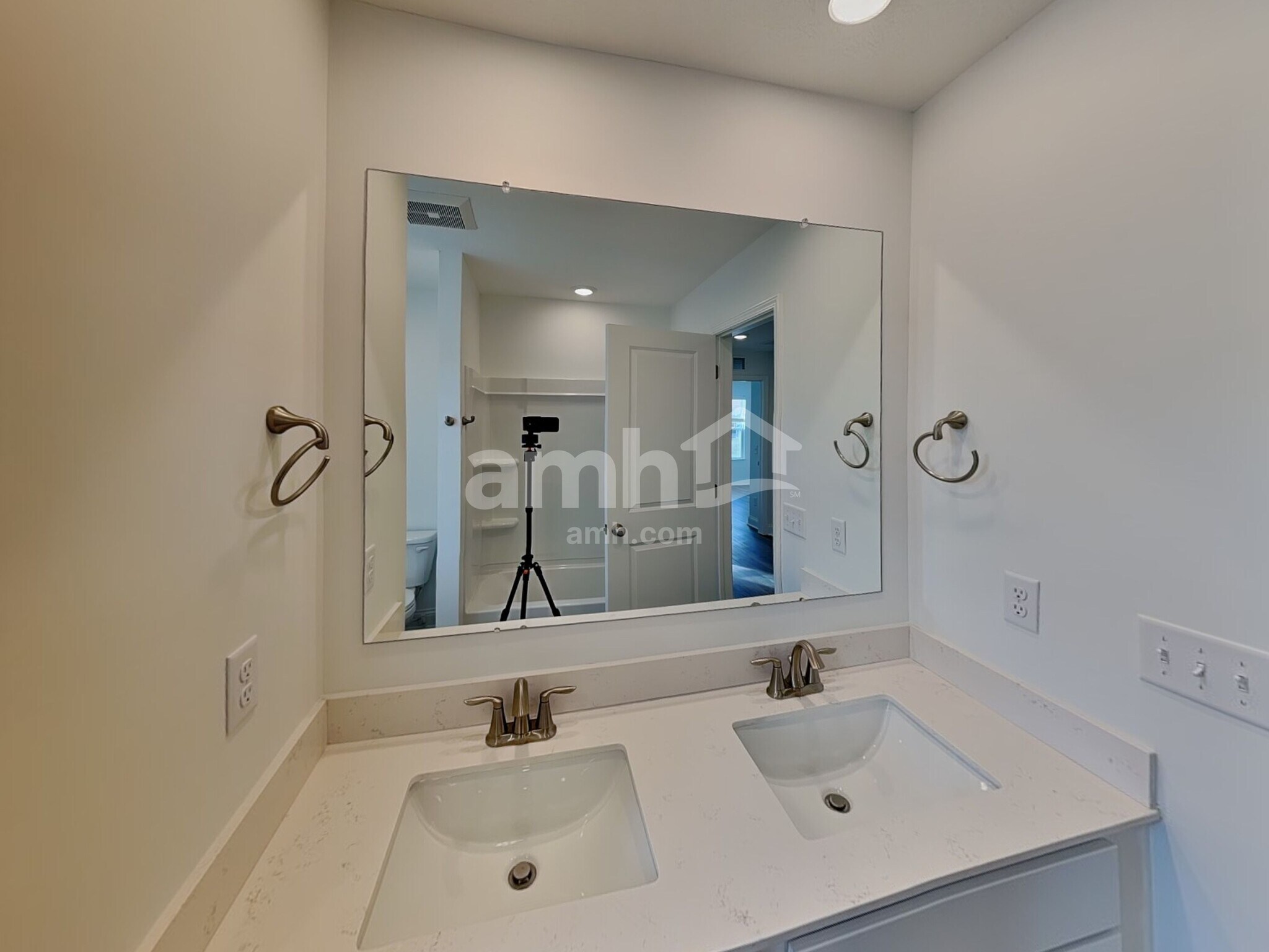 Building Photo - 206 Deanscroft Dr