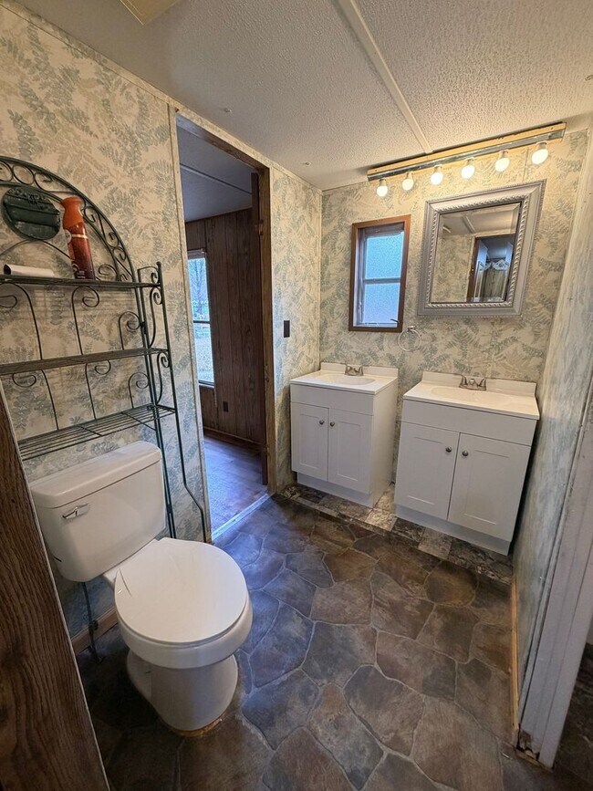 Building Photo - 113 Bream Ave