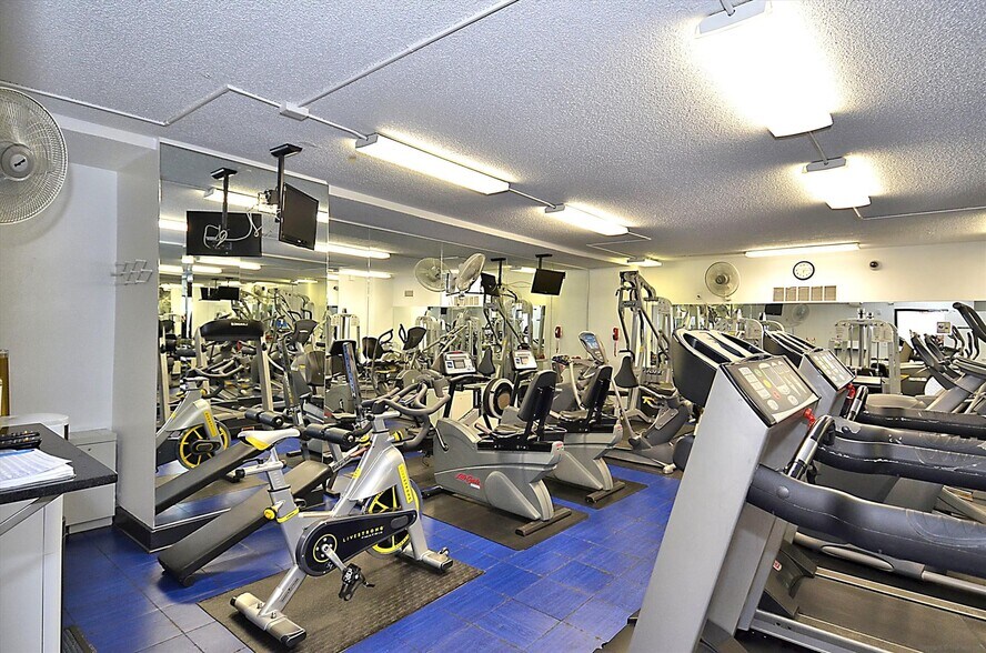 Building Photo - 10401 Grosvenor Pl