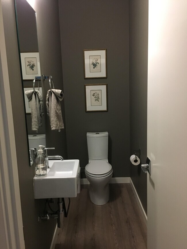 Building Photo - 4712 N Congress Ave