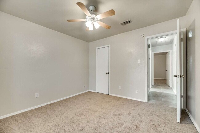 Building Photo - Great 3-2-2 in North Richland Hills surrounded by mature trees