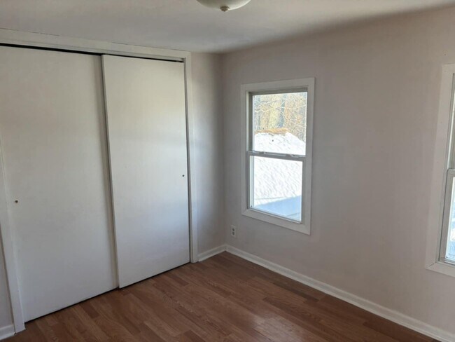 Building Photo - 1318 Benton St