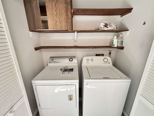 Building Photo - Charming 3 BR/2BA Townhome in Marietta!