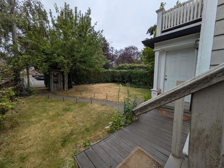 Building Photo - 2575 6th Ave W