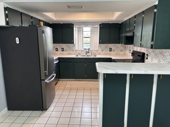 Building Photo - 12761 Westhampton Cir