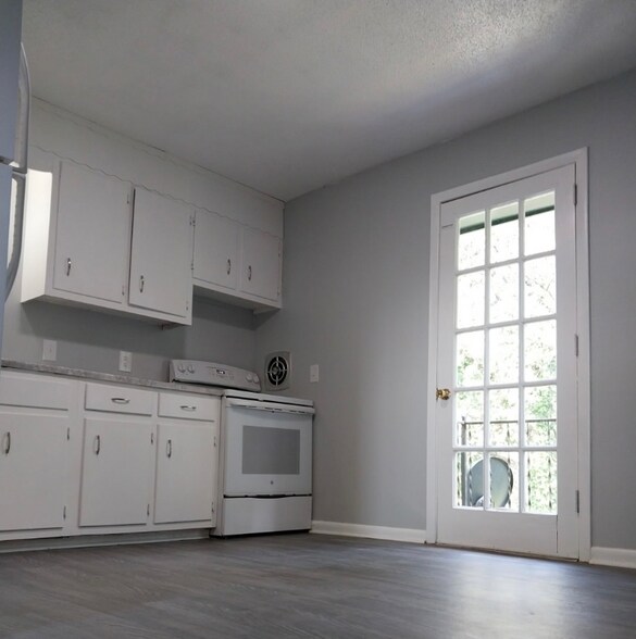Primary Photo - 145 Hendricks Blvd