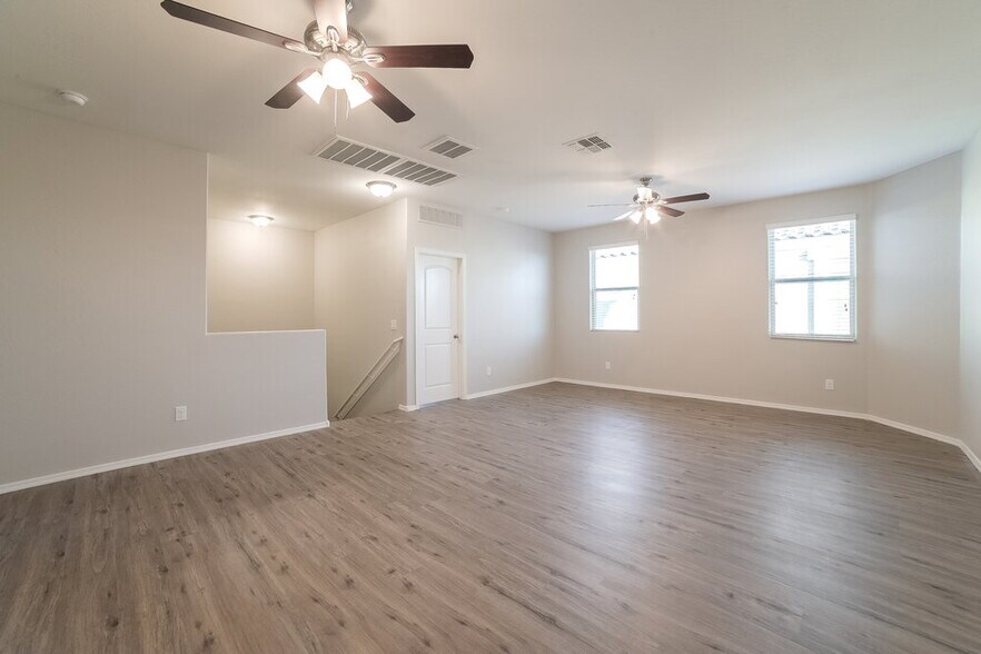 Building Photo - 30242 W Earll Dr