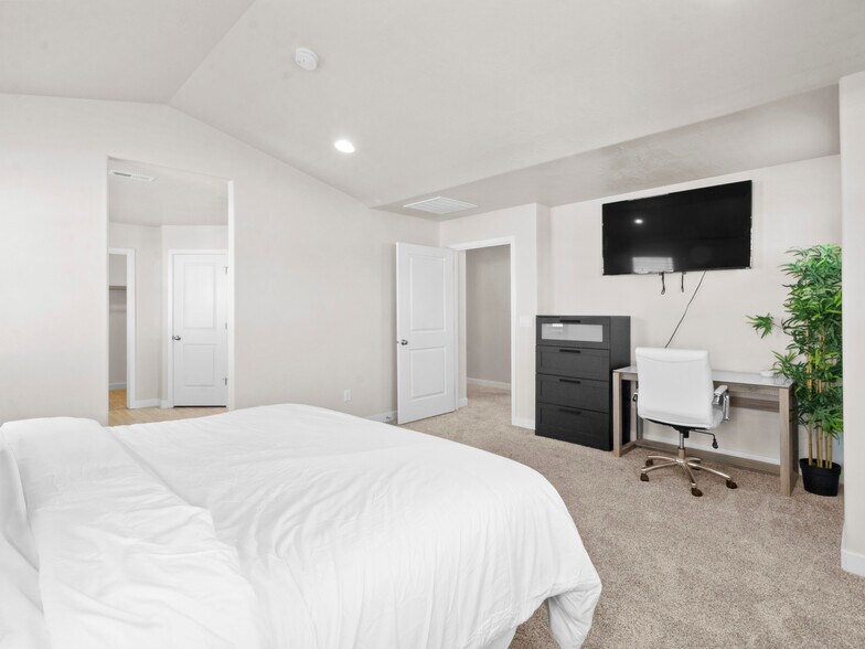Building Photo - 3231 S Burkhill Ln