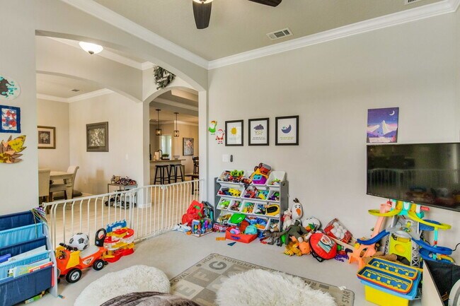 Building Photo - Bright, Beautiful Home in the Highly Desirable Sunrise Gated Community!