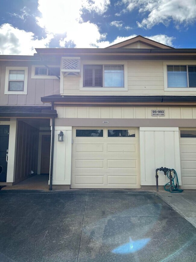 Building Photo - Spacious 2 bedrooms, 2 full baths with enclosed garage