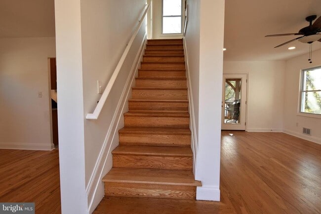 Building Photo - 2302 Dexter Ave