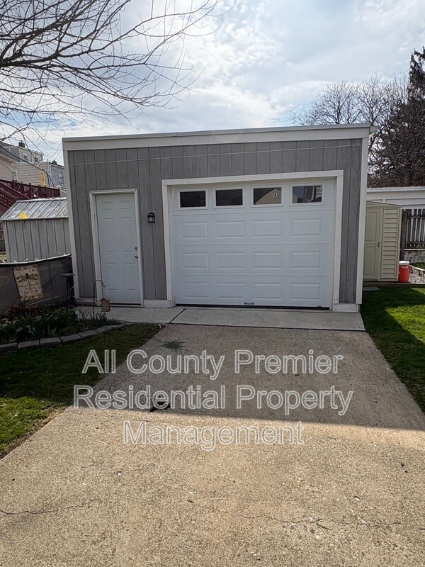 Building Photo - 4 Henshaw Ct